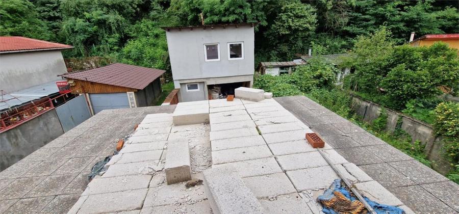 Casă cu 5 camere cu Teren 155 Mp în Muncitoresc