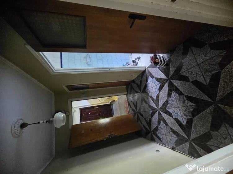 Apartament cu 3 camere semidecomandat în 1 Decembrie 1918