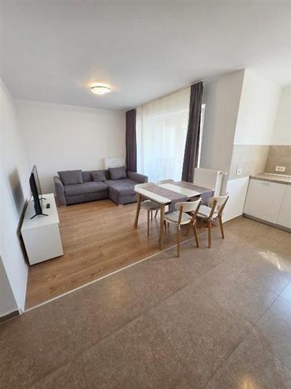 Apartament cu 2 camere decomandat, mobilat în Tractorul