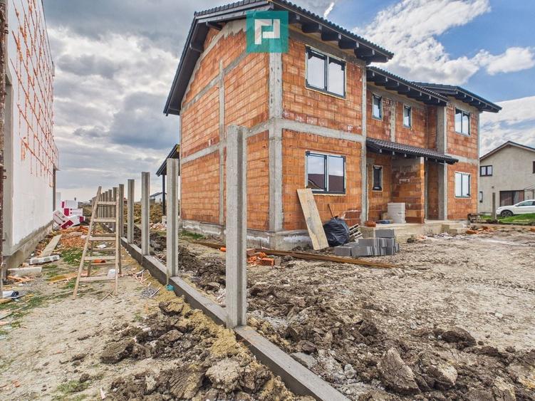 Duplex cu 4 camere cu Canalizare în Săcălaz