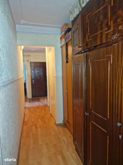 Apartament cu 3 camere decomandat în Nicolina