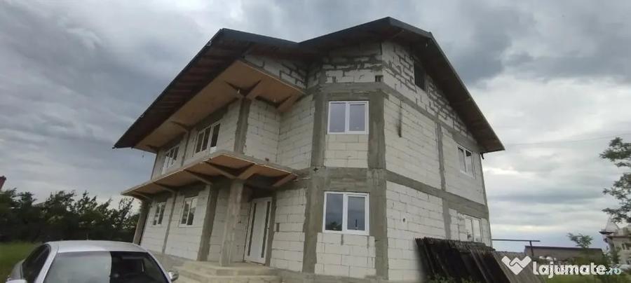 Casă cu 7 camere în Exterior Vest