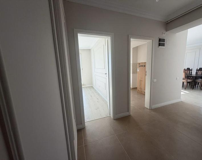 Apartament cu 3 camere decomandat în Exterior Vest