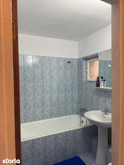 Apartament cu 3 camere decomandat în Tineretului