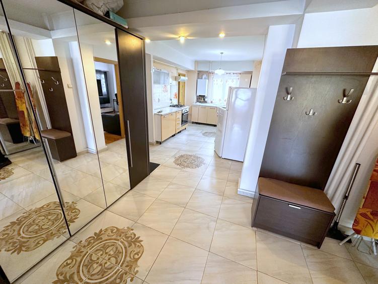 Apartament cu 3 camere decomandat în Central