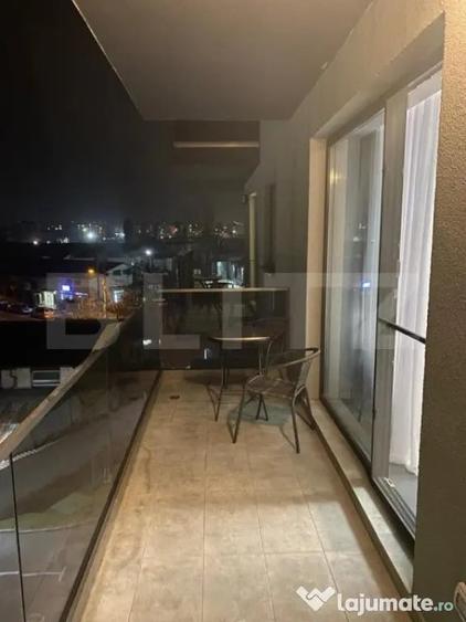 Apartament cu 3 camere semidecomandat în Calea București