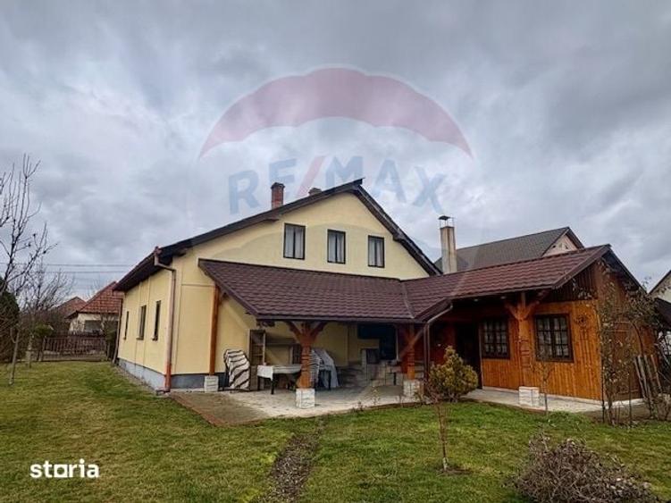 Casă cu 6 camere cu Teren 990 Mp în Ocna Șugatag
