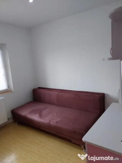 Apartament cu 4 camere decomandat în Confecții