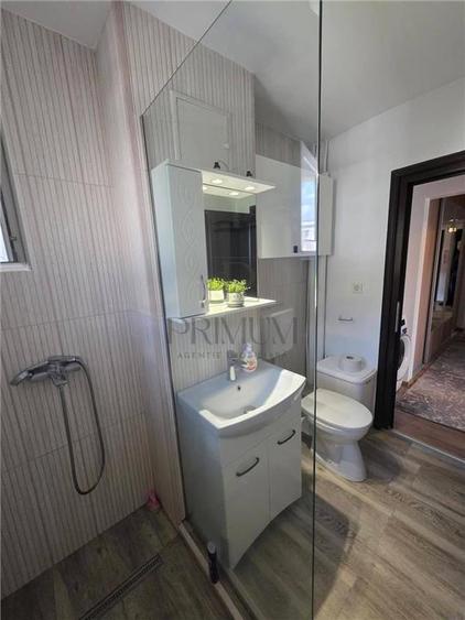 Apartament cu 3 camere decomandat în Girocului