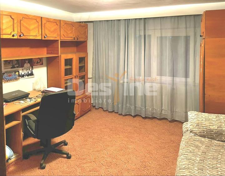 Apartament cu 3 camere decomandat în 9 Mai