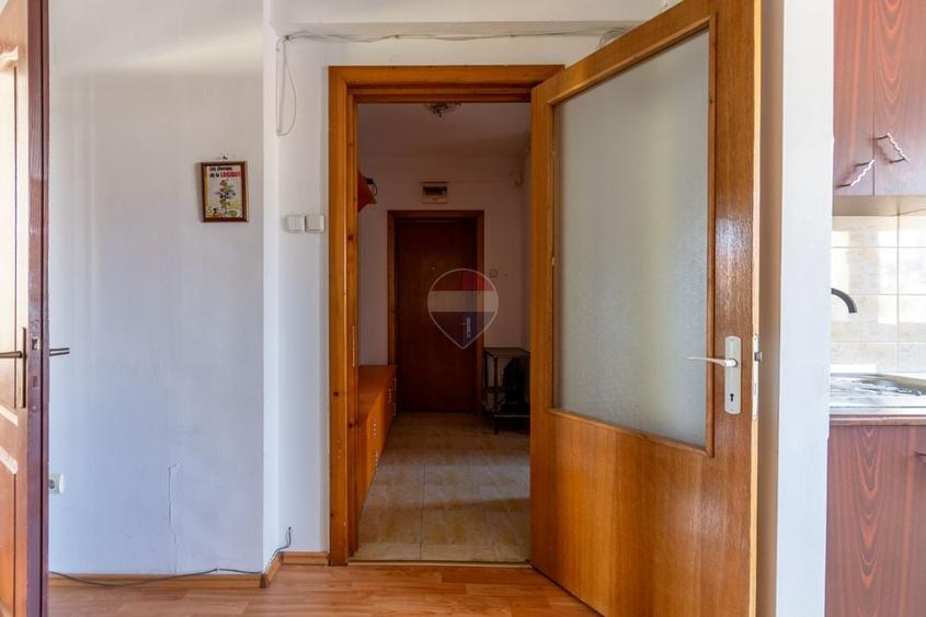 Apartament cu 2 camere semidecomandat, mobilat în Florești