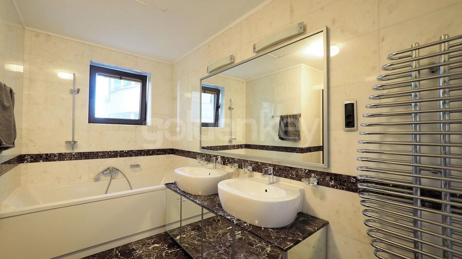 Apartament cu 3 camere decomandat, mobilat în Primăverii