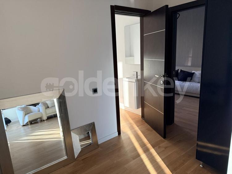 Penthouse cu 3 camere decomandat, mobilat în Herăstrău