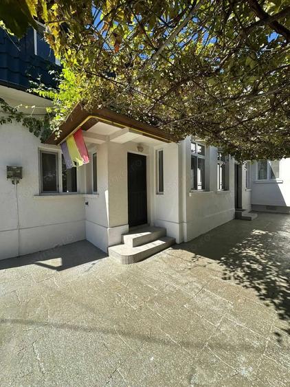 Casă cu 8 camere cu Teren 252 Mp în Ultracentral