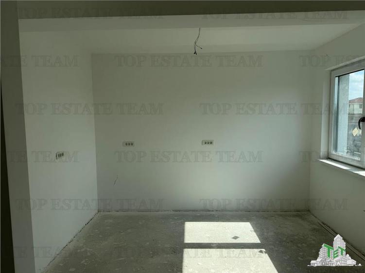Casă individuală cu 4 camere cu Canalizare în Ostratu
