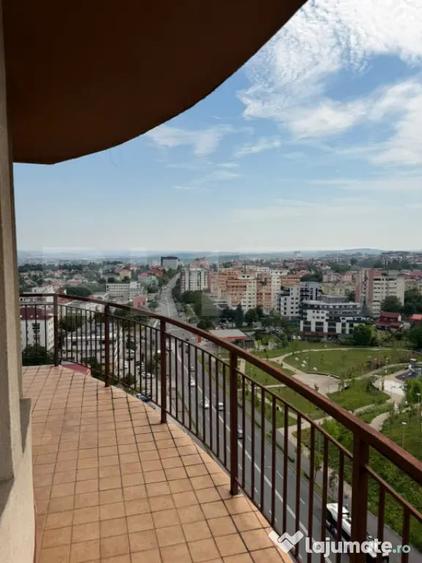Apartament cu 3 camere semidecomandat în Central