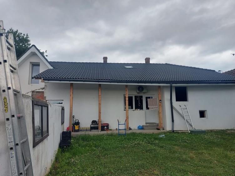 Casă cu 4 camere în Lugașu de Jos