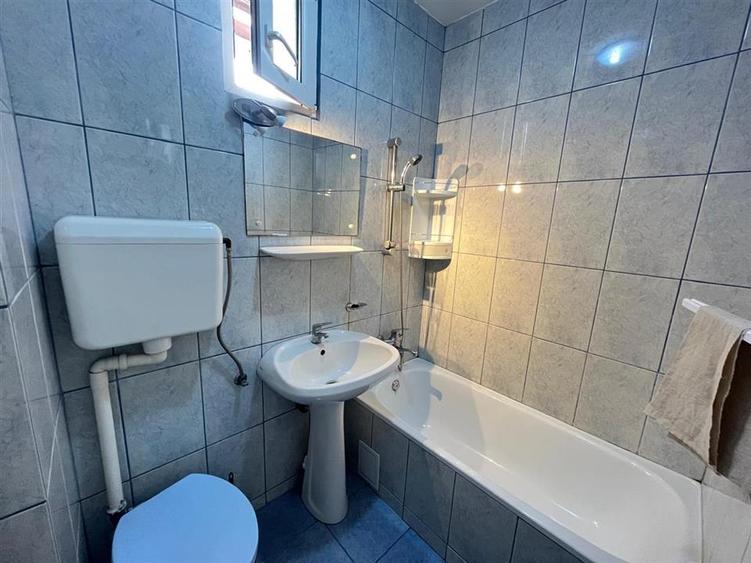 Casă individuală cu 4 camere cu Garaj în Lupeni