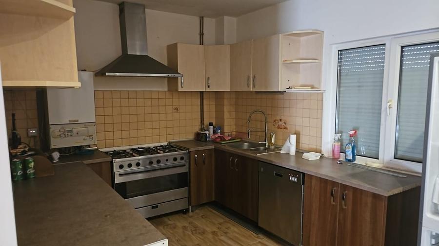 Casă cu 5 camere cu Teren 100 Mp în Corbeanca