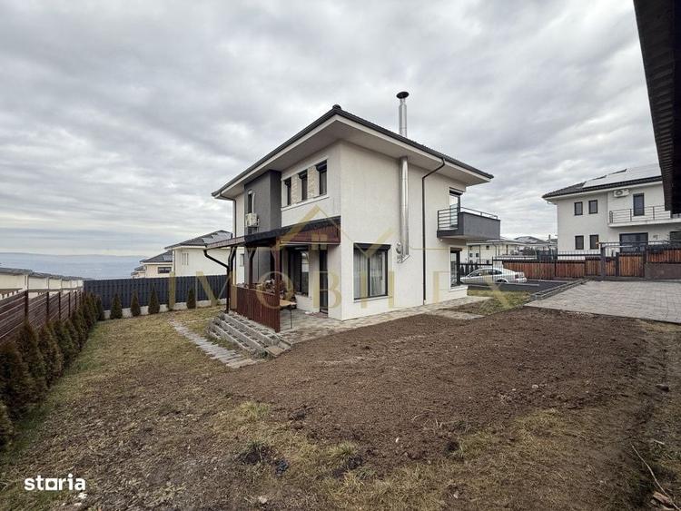 Casă cu 4 camere în Dezmir