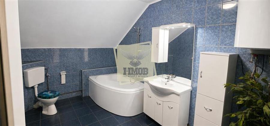 Casă individuală cu 6 camere cu Canalizare în Central