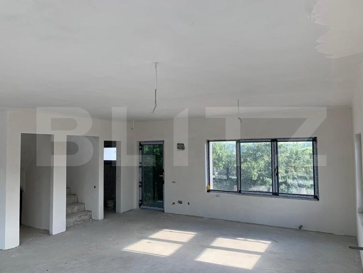 Casă individuală cu 4 camere cu Canalizare în Exterior Est