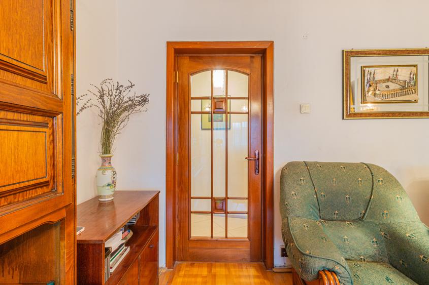 Apartament cu 4 camere decomandat, mobilat în Tineretului