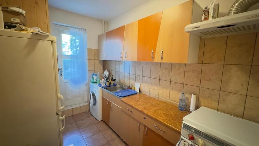 Apartament cu 3 camere decomandat în Noua