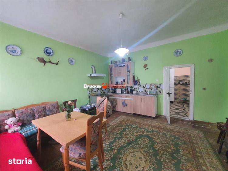 Casă cu 2 camere cu Teren 500 Mp în Central