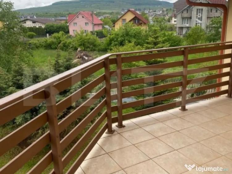 Casă cu 7 camere cu Teren 1200 Mp în Unirea