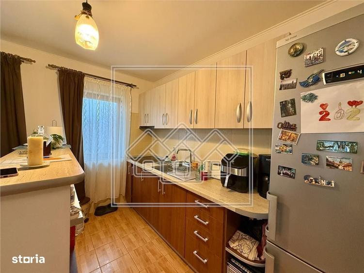 Casă cu 4 camere cu Teren 500 Mp în Sadu