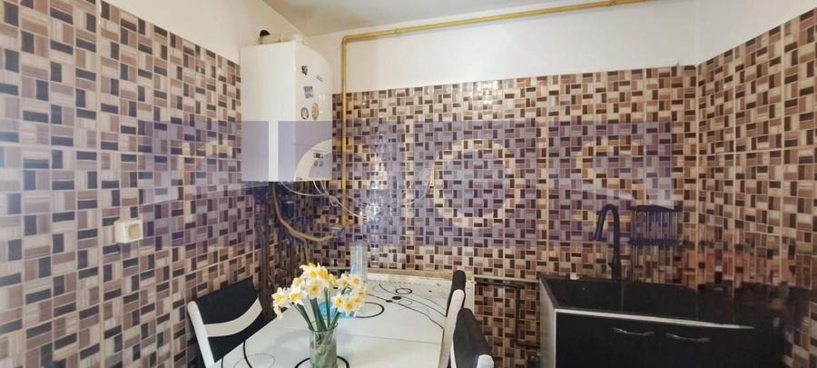 Apartament cu 4 camere decomandat, mobilat în Central