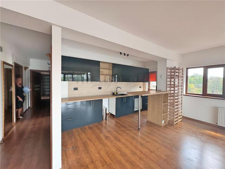 Apartament cu 3 camere decomandat în Floreasca