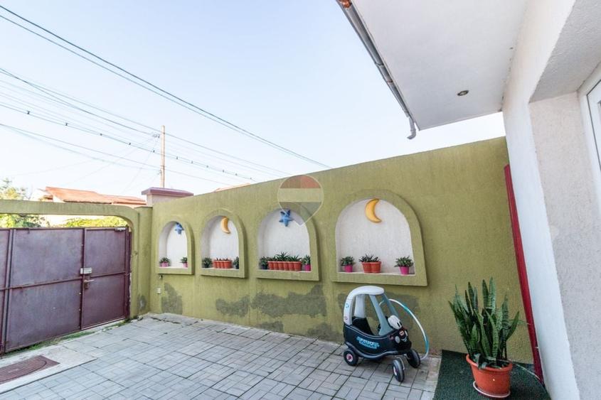 Casă individuală cu 7 camere cu Teren 250 Mp în Drumul Taberei