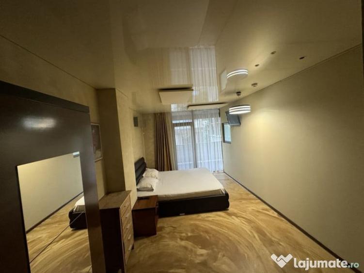 Apartament cu 3 camere semidecomandat, mobilat în Nord