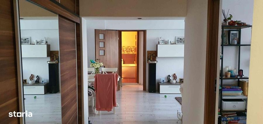 Apartament cu 3 camere, mobilat în Vitan