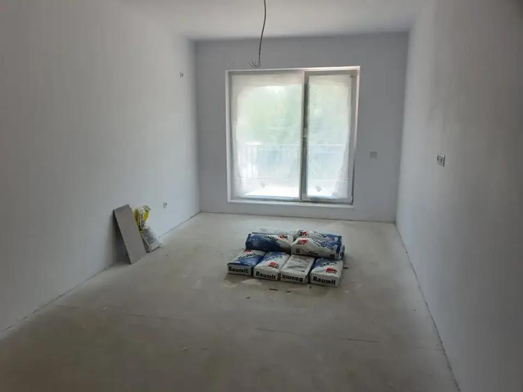 Apartament cu 2 camere decomandat în Titan