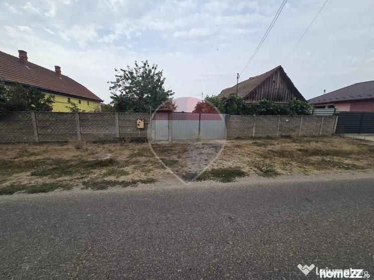 Casă cu 4 camere cu Teren 3196 Mp în Mădăras