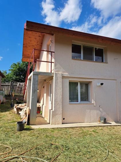 Casă cu 4 camere în Mihăești