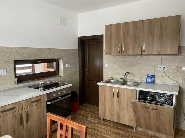 Casă cu 4 camere cu Teren 3000 Mp în Borzont