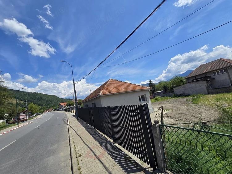 Casă cu 2 camere cu Teren 760 Mp în Central