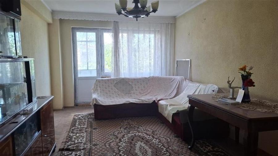Apartament cu 3 camere decomandat în Ultracentral