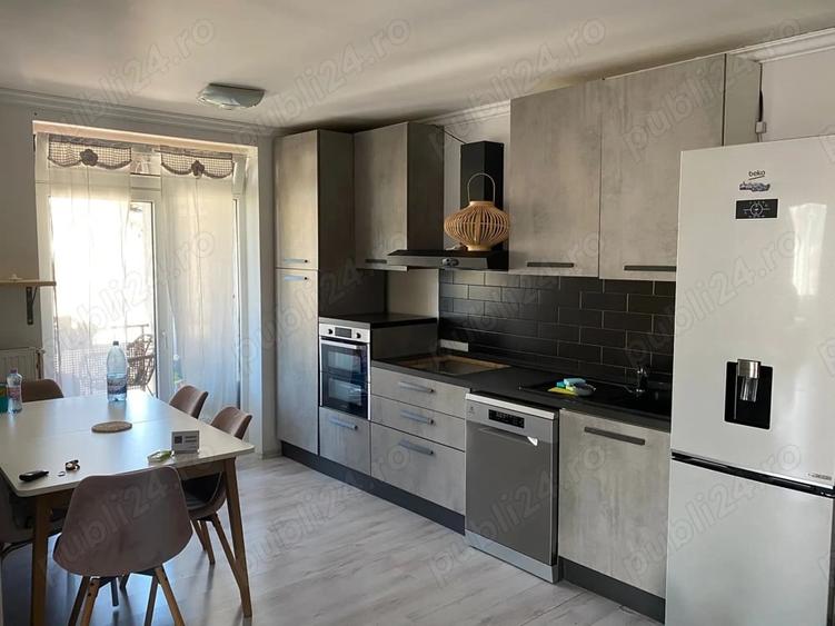 Apartament cu 3 camere semidecomandat în Florești