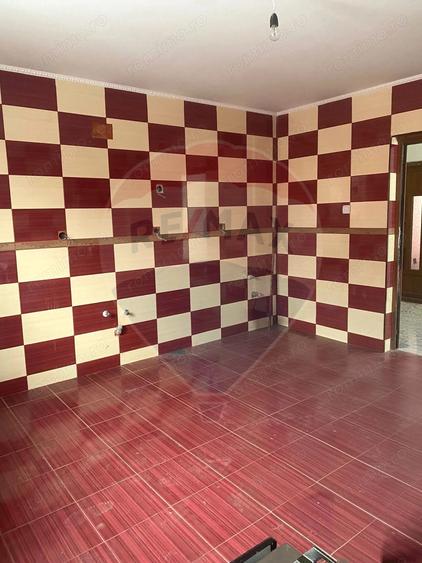 Casă cu 4 camere cu Teren 400 Mp în Beiu