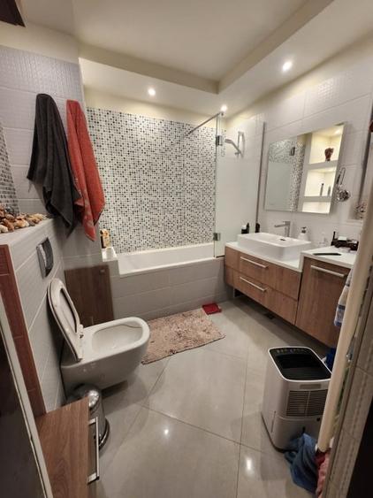 Casă individuală cu 6 camere cu Canalizare în Luna de Sus