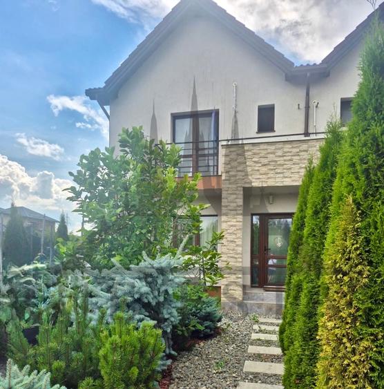Duplex cu 4 camere cu Canalizare în Sânpetru