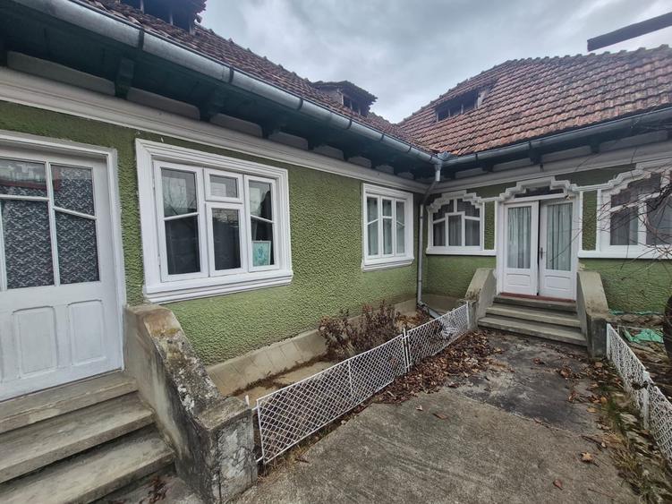 Casă cu 3 camere cu Garaj în Agârcia