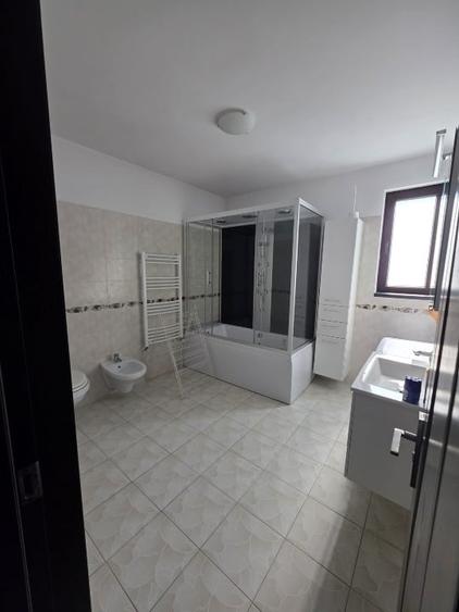 Casă individuală cu 4 camere cu Canalizare în Dârvari