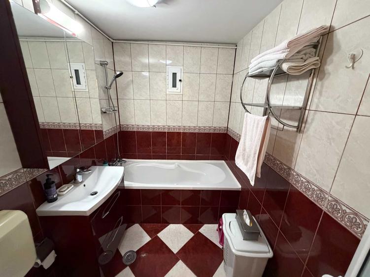 Apartament cu 2 camere decomandat în Runcu
