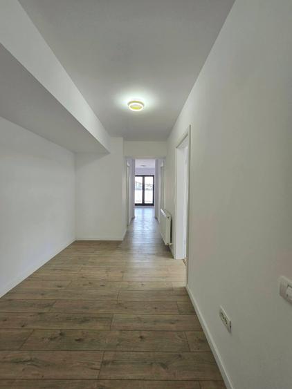 Apartament cu 4 camere decomandat în Dobroești